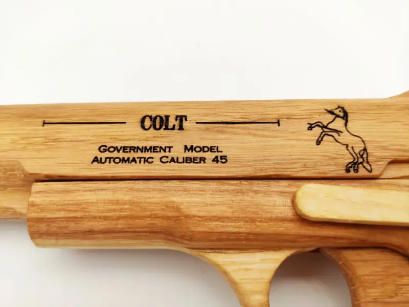 détail Pistolet élastiques coté droit