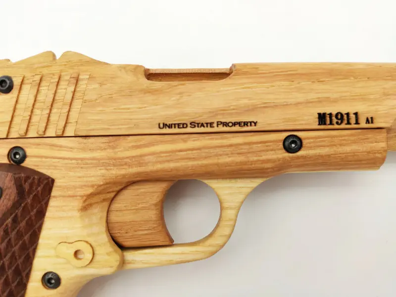 Détail Pistolet élastiques coté gauche