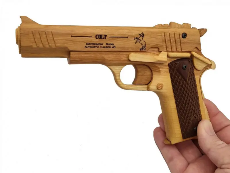 Pistolet élastiques coté gauche
