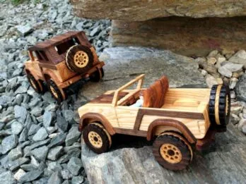 Voiture en bois en kit du 4×4 FORD Bronco