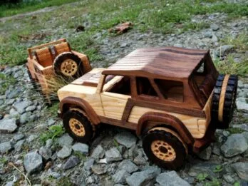 Voiture en bois en kit du 4×4 FORD Bronco