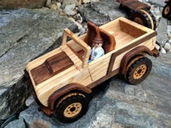 Voiture en bois en kit du 4×4 FORD Bronco