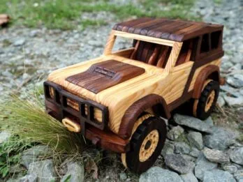 Voiture en bois en kit du 4×4 FORD Bronco